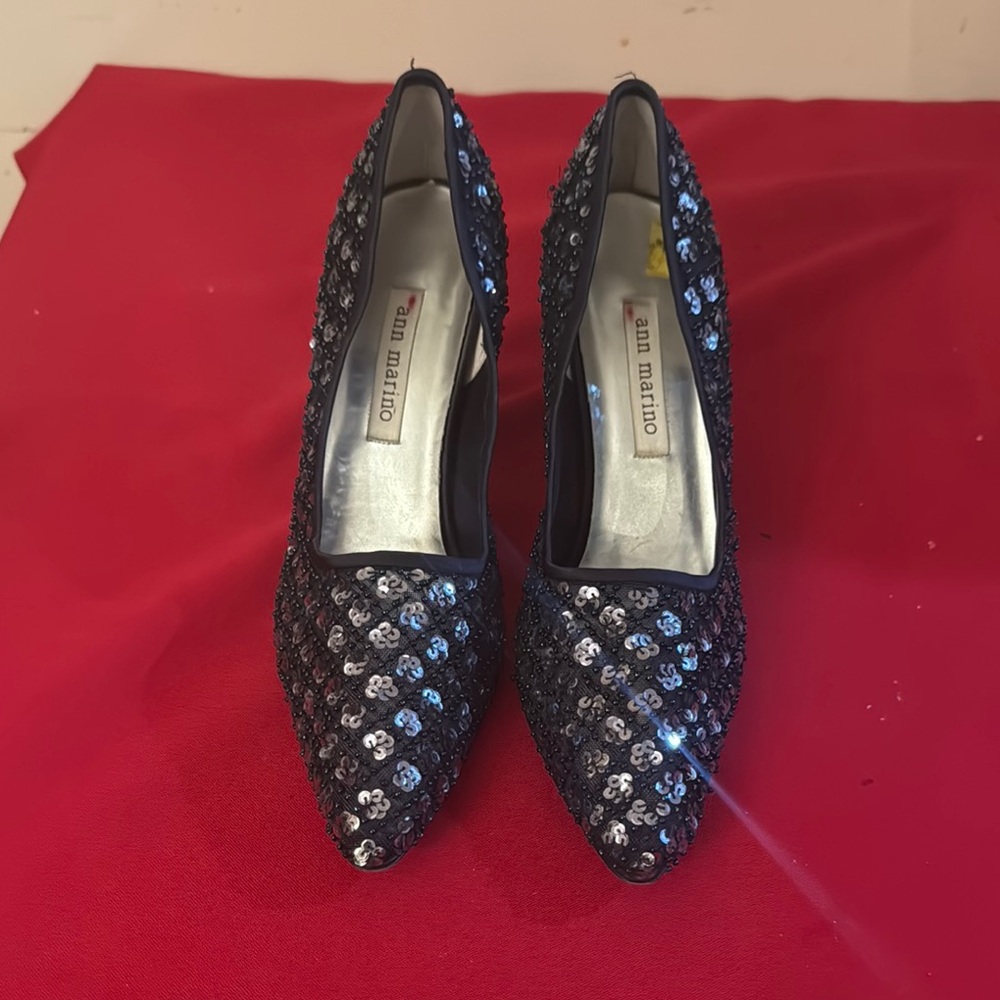 Heels in Black with Pointed Toe and Stiletto Heel